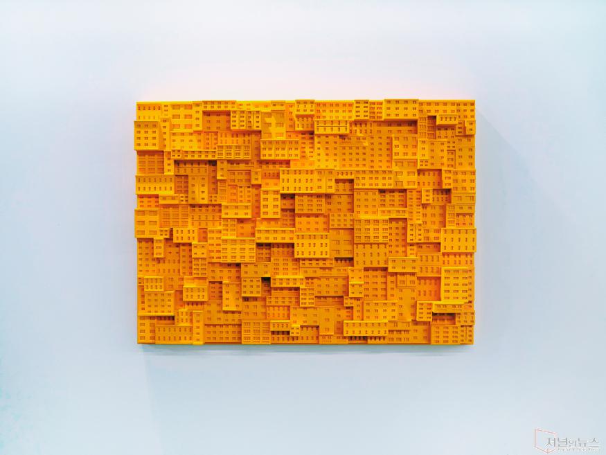 11. 조윤국, 나의도시 Subtopia, 2023, 52.7x72.7cm, Paper with mixed media on wood panel.JPG